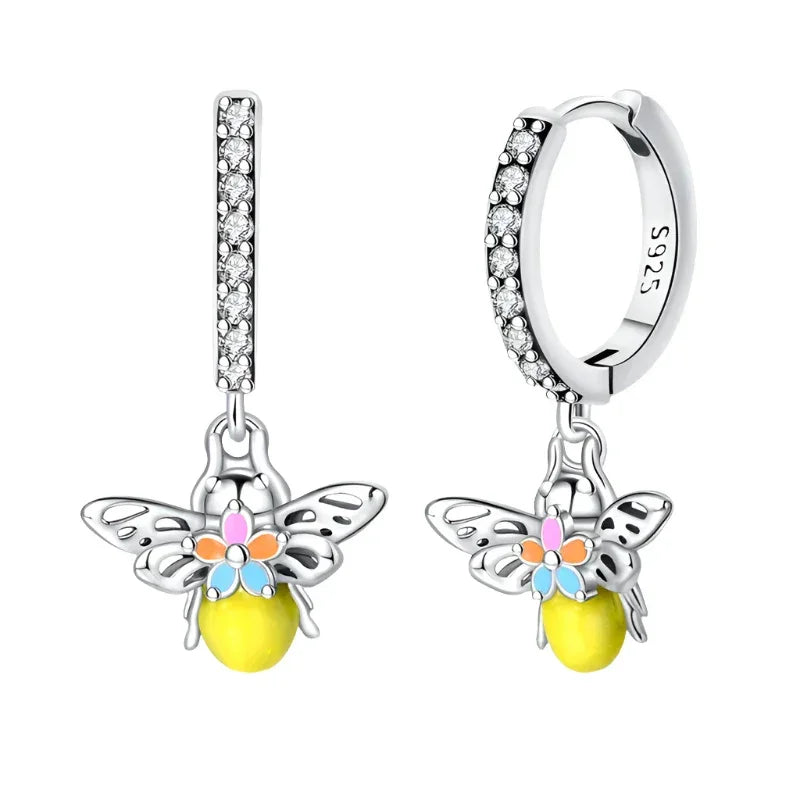 Boucles d'oreilles créoles en argent sterling Buzzing Beauty avec pendentif abeille