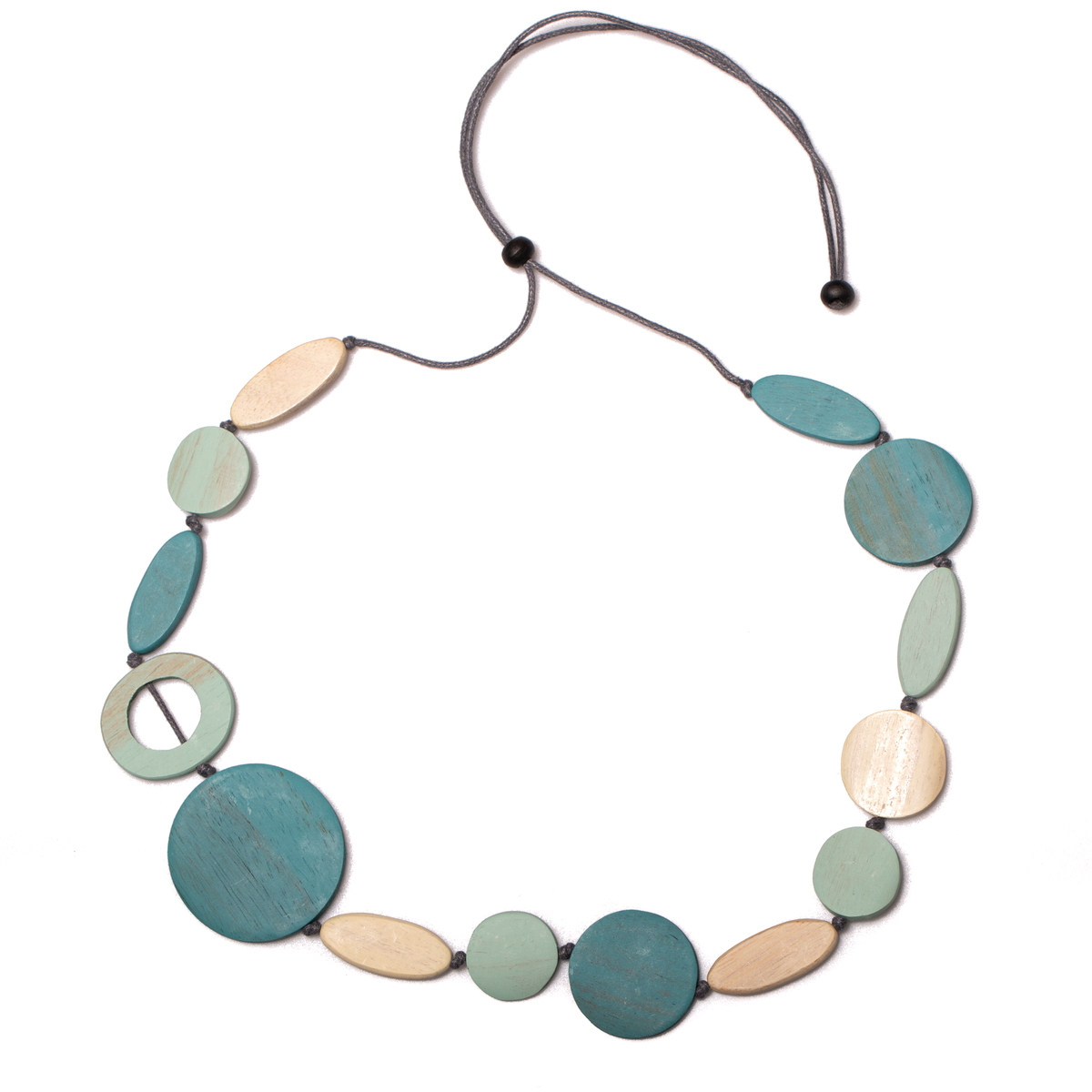 Long collier en bois de formes mélangées