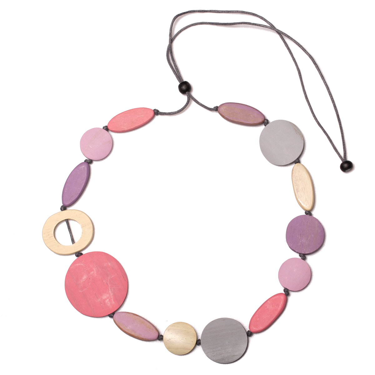 Long collier en bois de formes mélangées