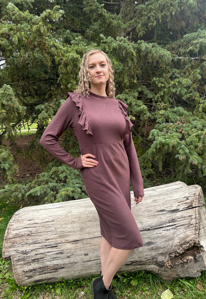 Robe de maternité à volants marron chocolat