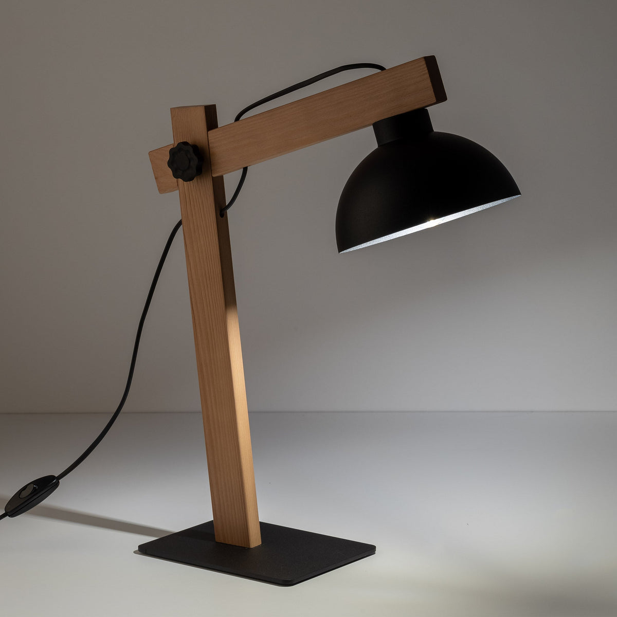 OSLO Black Scandinavian Table Lamp for Bedroom & Nightstand