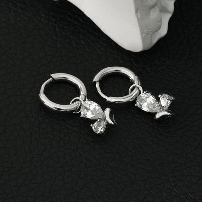 ALEXANDER Or Blanc (ton argenté) : Créoles d'inspiration vintage avec breloques abstraites en zircone