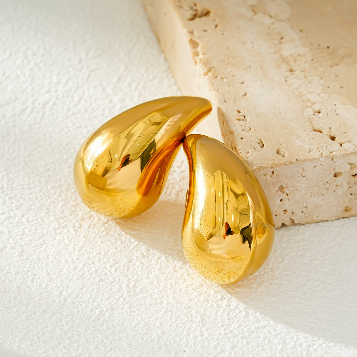 AVONTUR Gold : Clous d'oreilles pendantes en forme de goutte d'eau