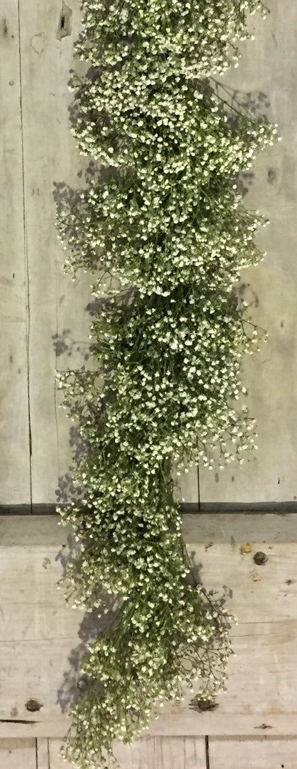 Chemin de table guirlande fraîche - Eucalyptus, Gypsophile, Ruscus
