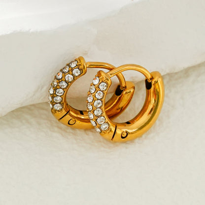 BISHO Gold : rangées étincelantes de zircone pavée sur des mini-créoles classiques