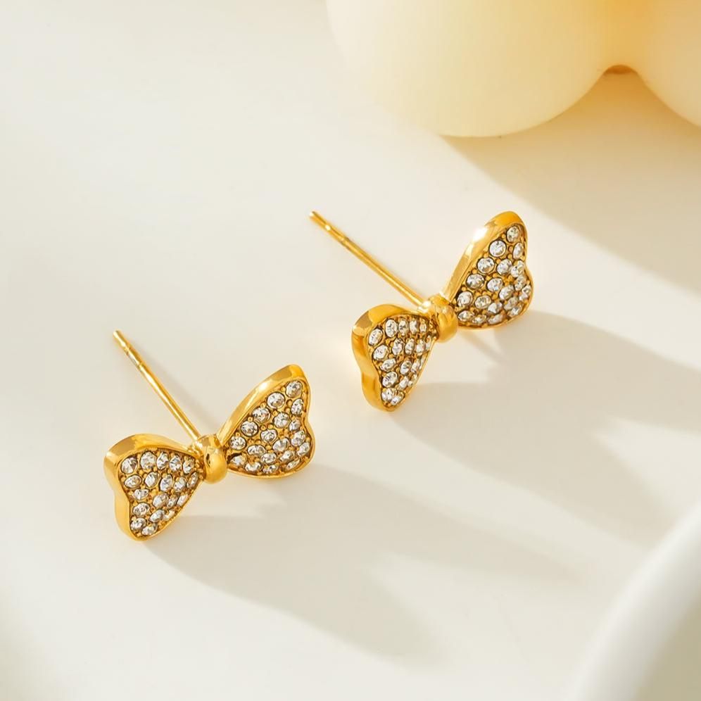 BOWEN : boucles d'oreilles clous en forme d'arc avec oxyde de zirconium (CZ) serti.