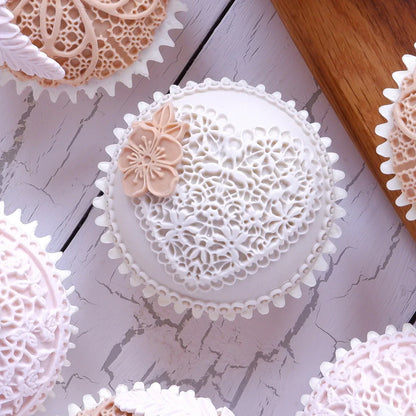 Moule à cupcake en silicone Cœur de dentelle