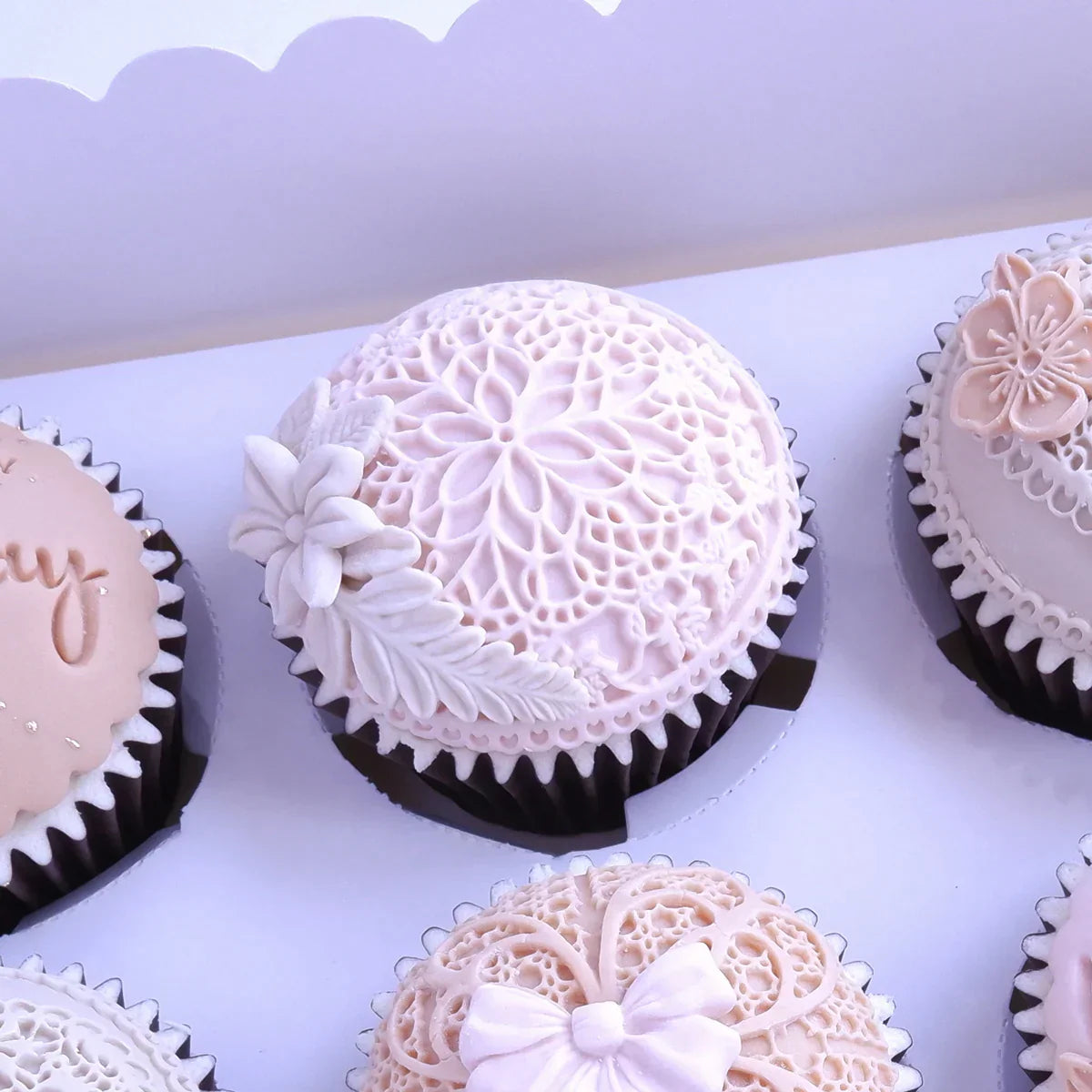 Moule en silicone pour cupcakes dentelle florale