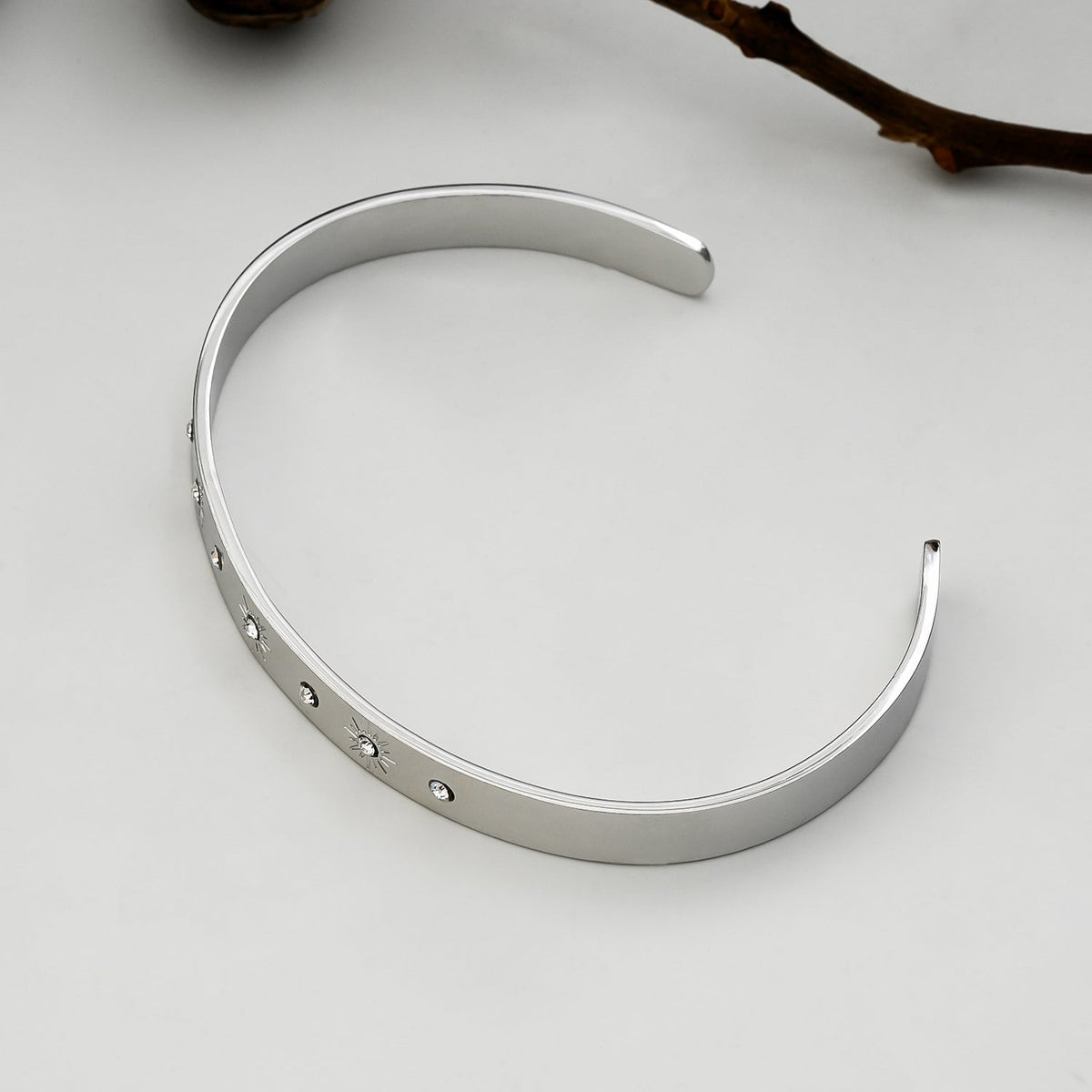 CHIMAKAK Silver (White Gold): Star-Engraved Zirconia Embedded Band Bracelet