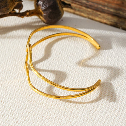 Style CHITRA: Industrial-Chic Bracelet with Abstract Shaped Parallel Bands in Gold