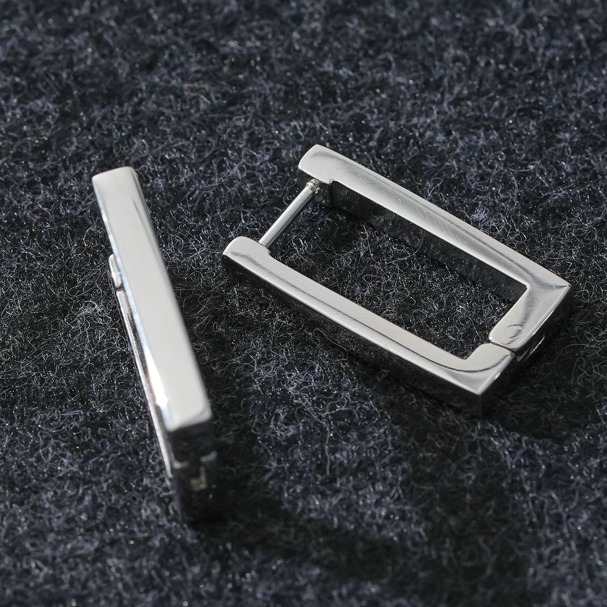 Style DELILAH: Rectangular Mini Hoop Earrings in Silver