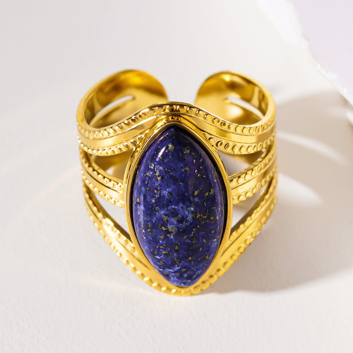 TIAMO : Bague d'inspiration vintage avec triple anneau orné et pièce maîtresse en lapis-lazuli