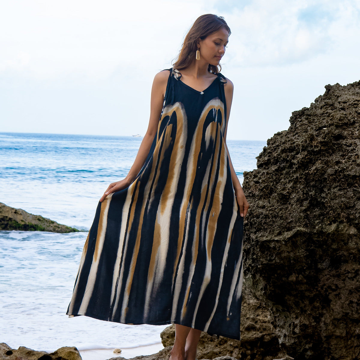 Robe longue audacieuse tie & dye abstraite gris et or