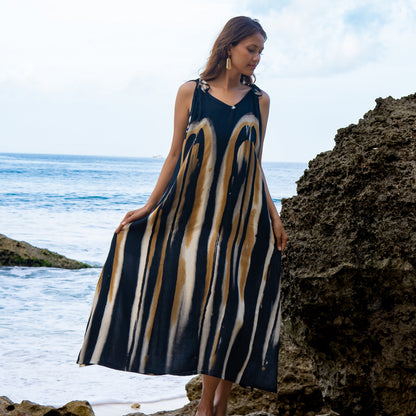 Robe longue audacieuse tie & dye abstraite gris et or