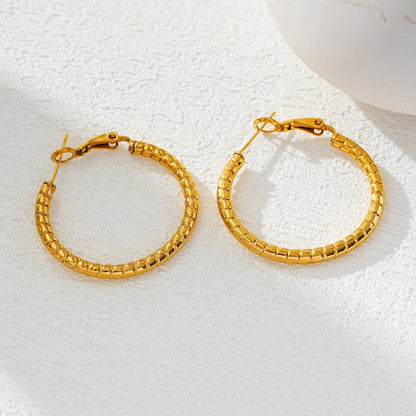 Style ETSUKO: Sculptured Reed Pattern Hoop Earrings