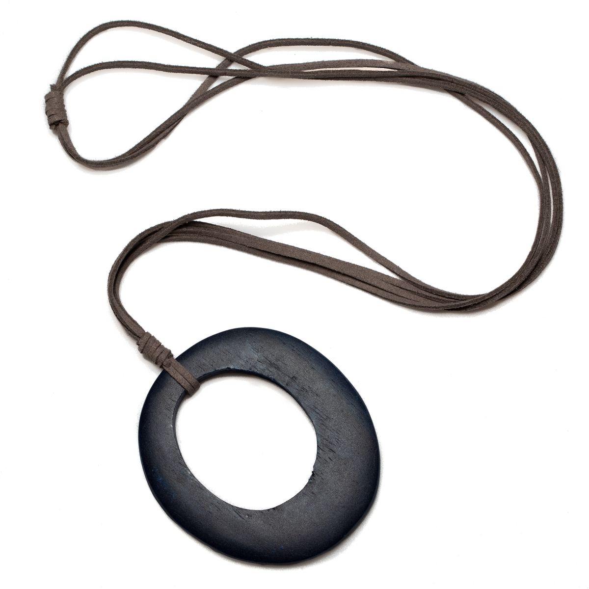 Pendentif ovale simple sur suède