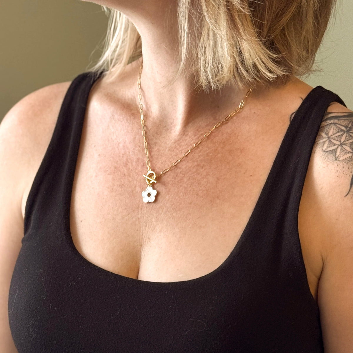 Chainlink Necklace With Mother Of Pearl Charm