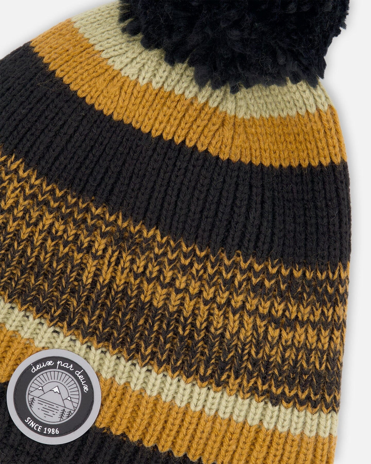 Bonnet tricot doublé à pompon noir et marron