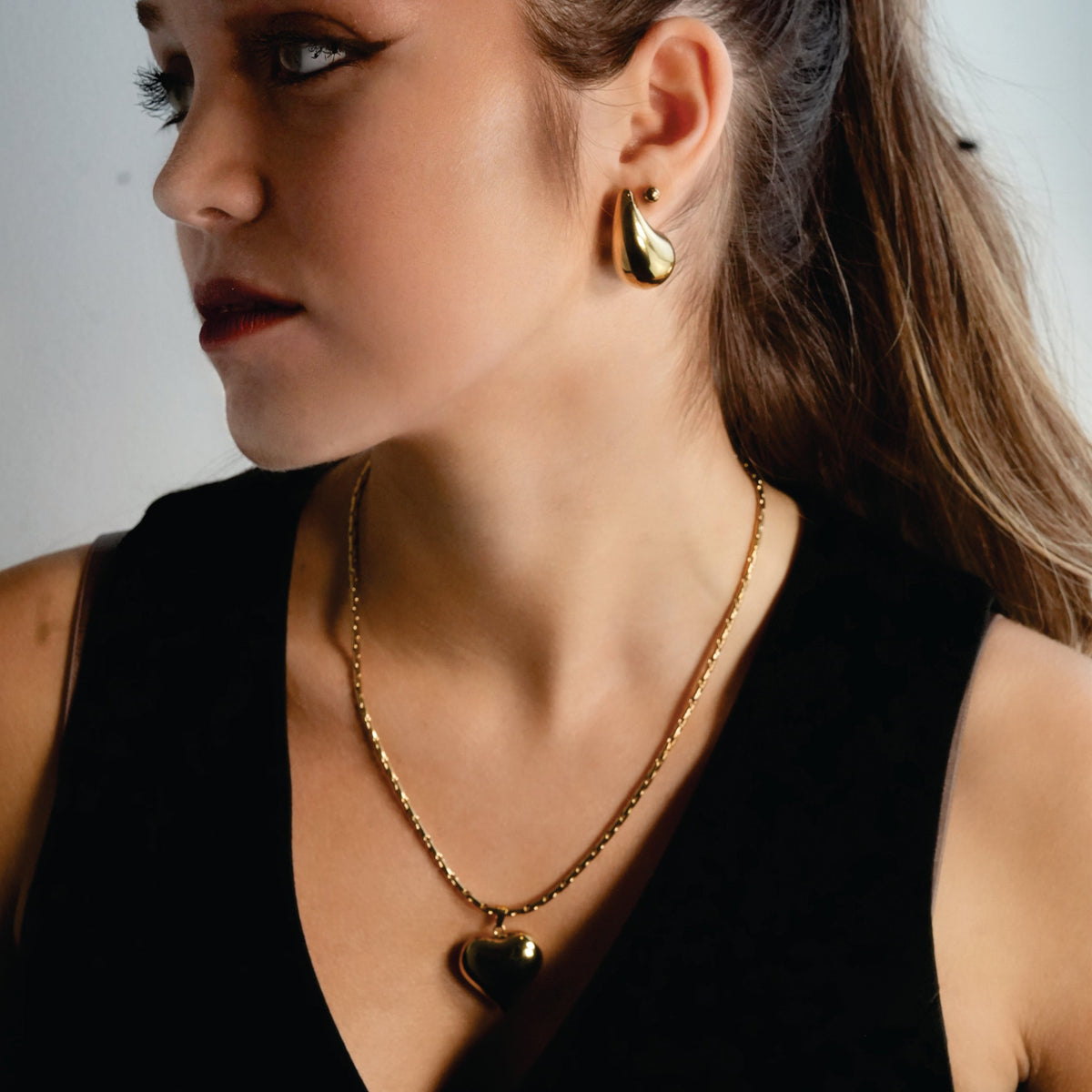 AVONTUR Gold : Clous d'oreilles pendantes en forme de goutte d'eau