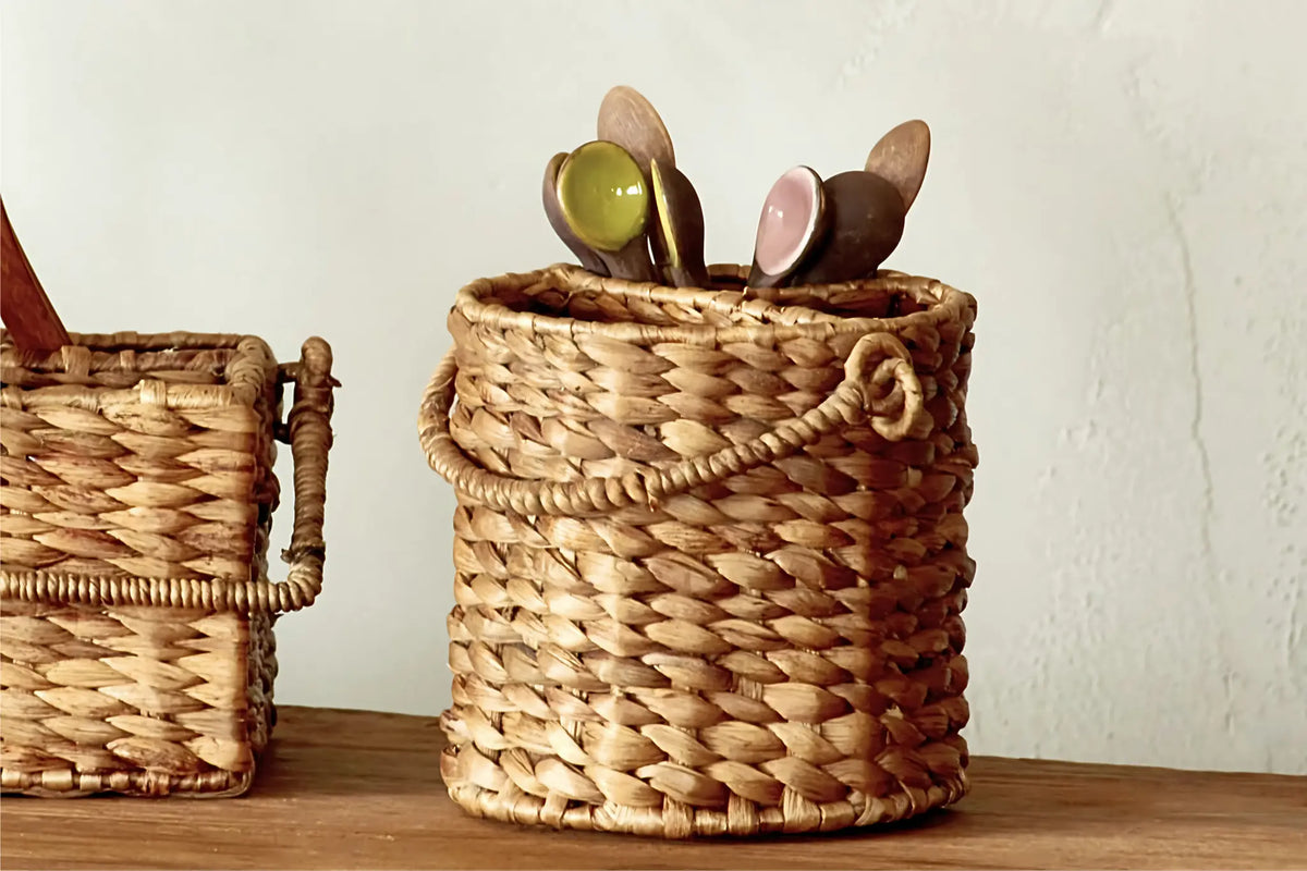 Panier de table en jacinthe d'eau