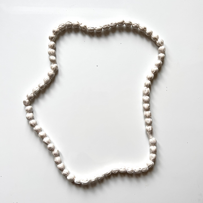 Collier simple en tissu avec perle