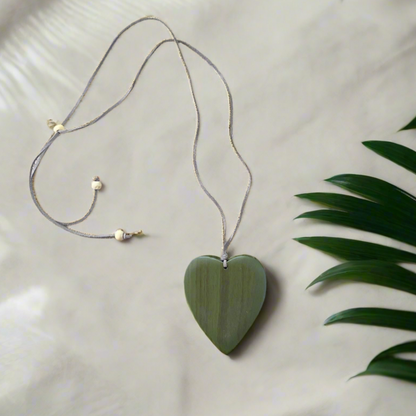 Collier Cœur Simple en Bois