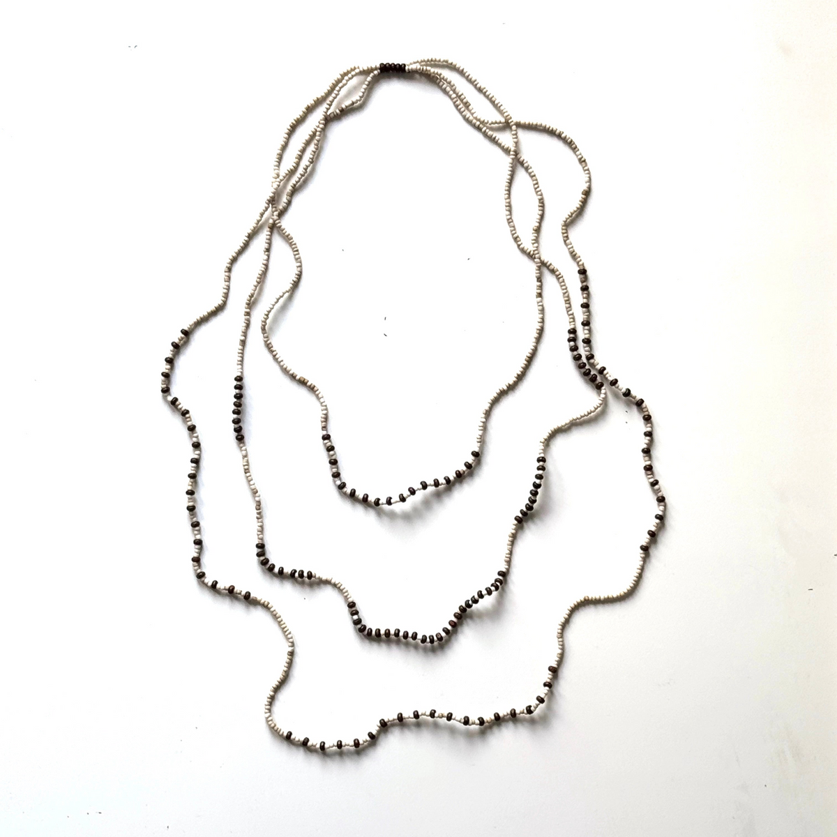 Collier de perles à trois rangs