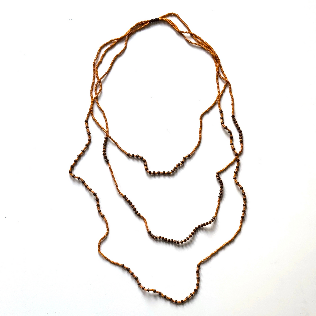 Collier de perles à trois rangs