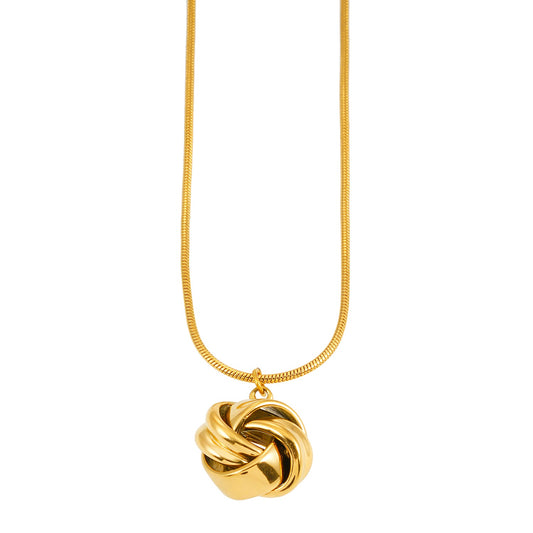 JASPUR : Collier chaîne façon peau de serpent avec pendentif nœud d'amour doré