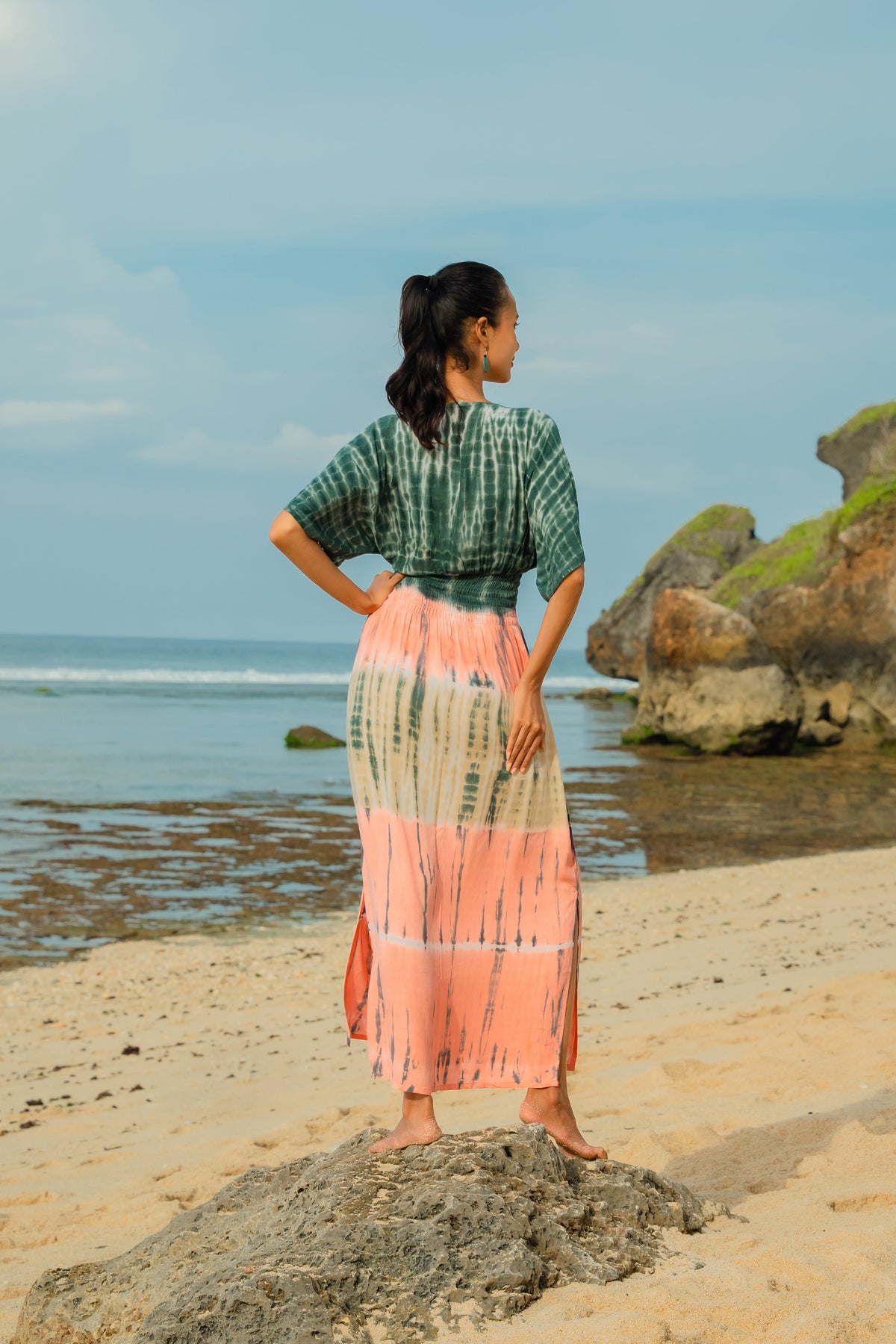 Robe longue tie-dye à rayures – Rose et gris