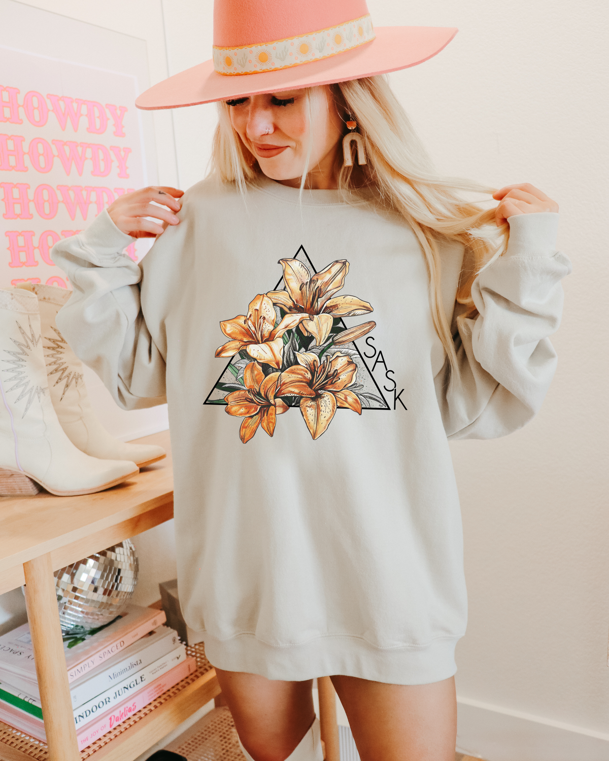 Sweat-shirt unisexe à col rond Lily Triangle | Sask Clothing