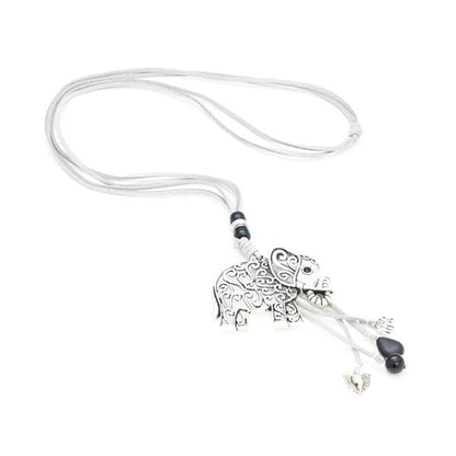 Pendentif éléphant sur suédine grise