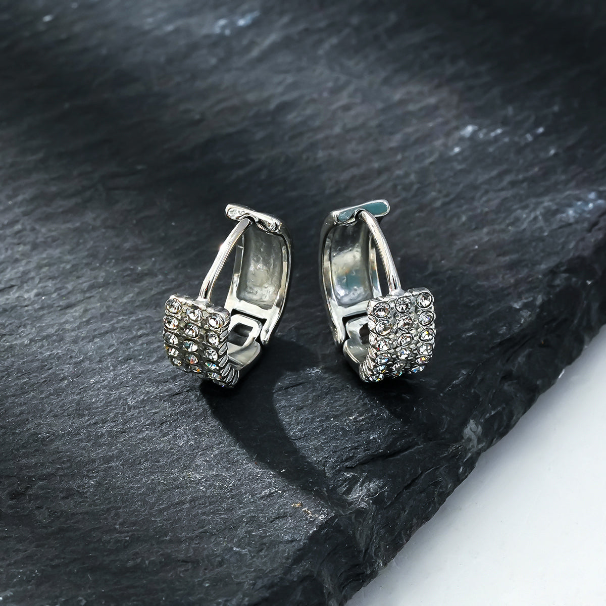 MARIETTA Or Blanc (Ton Argenté) : Mini créoles avec panneau pavé de zircons