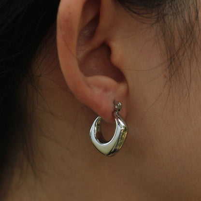 MARIYA Squared Rounded Hoop Earrings Silver