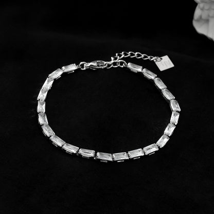 MELLISH : Bracelet de tennis rectangulaire en zircone (CZ) de style rétro en or blanc plaqué argent