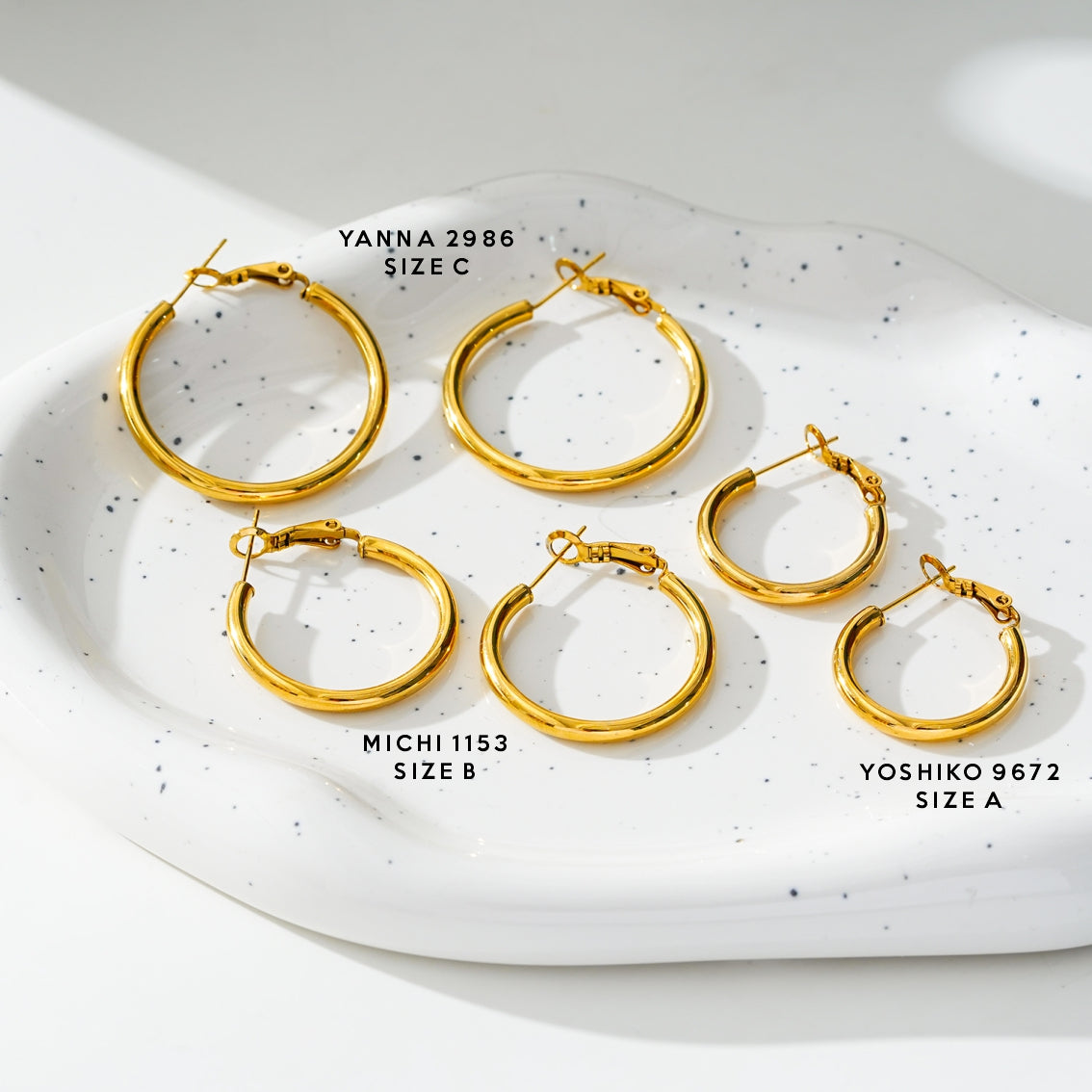 YANNA: Mid-Width Essential Hoop Earrings Gold Size C (3cm)