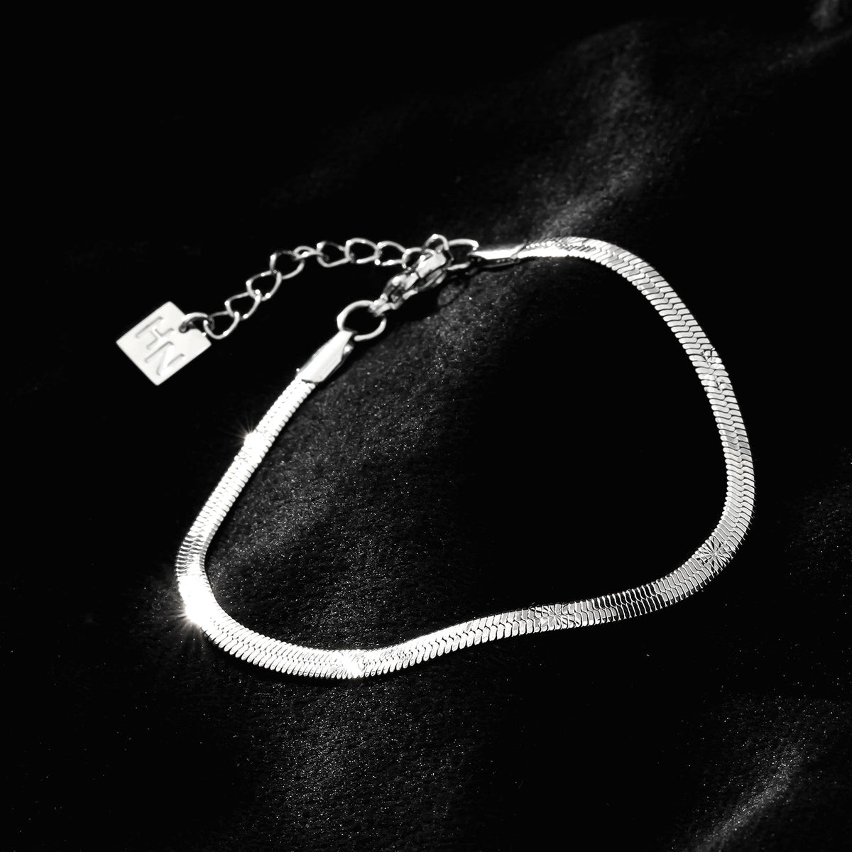 MUKER Silver (White Gold): Star Embossed Snake Skin Textured Chain Bracelet