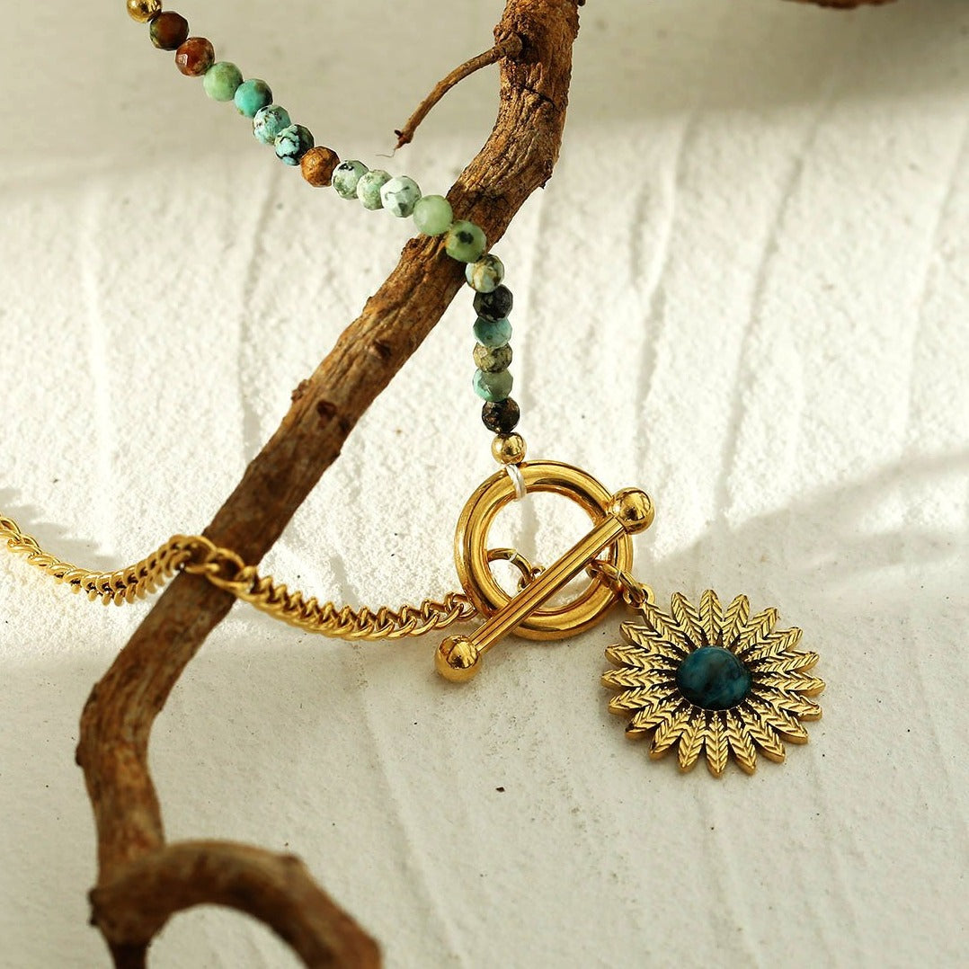 McKENZIE - Collier bohème chic en pierre naturelle dorée