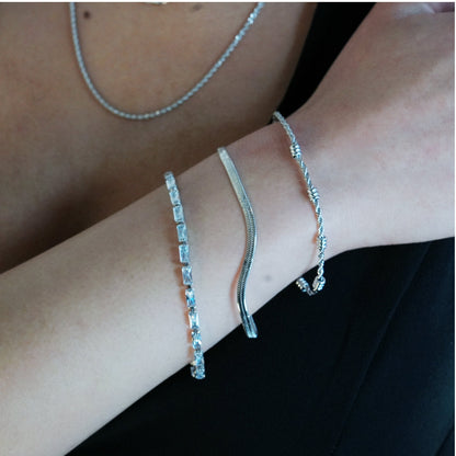MELLISH : Bracelet de tennis rectangulaire en zircone (CZ) de style rétro en or blanc plaqué argent