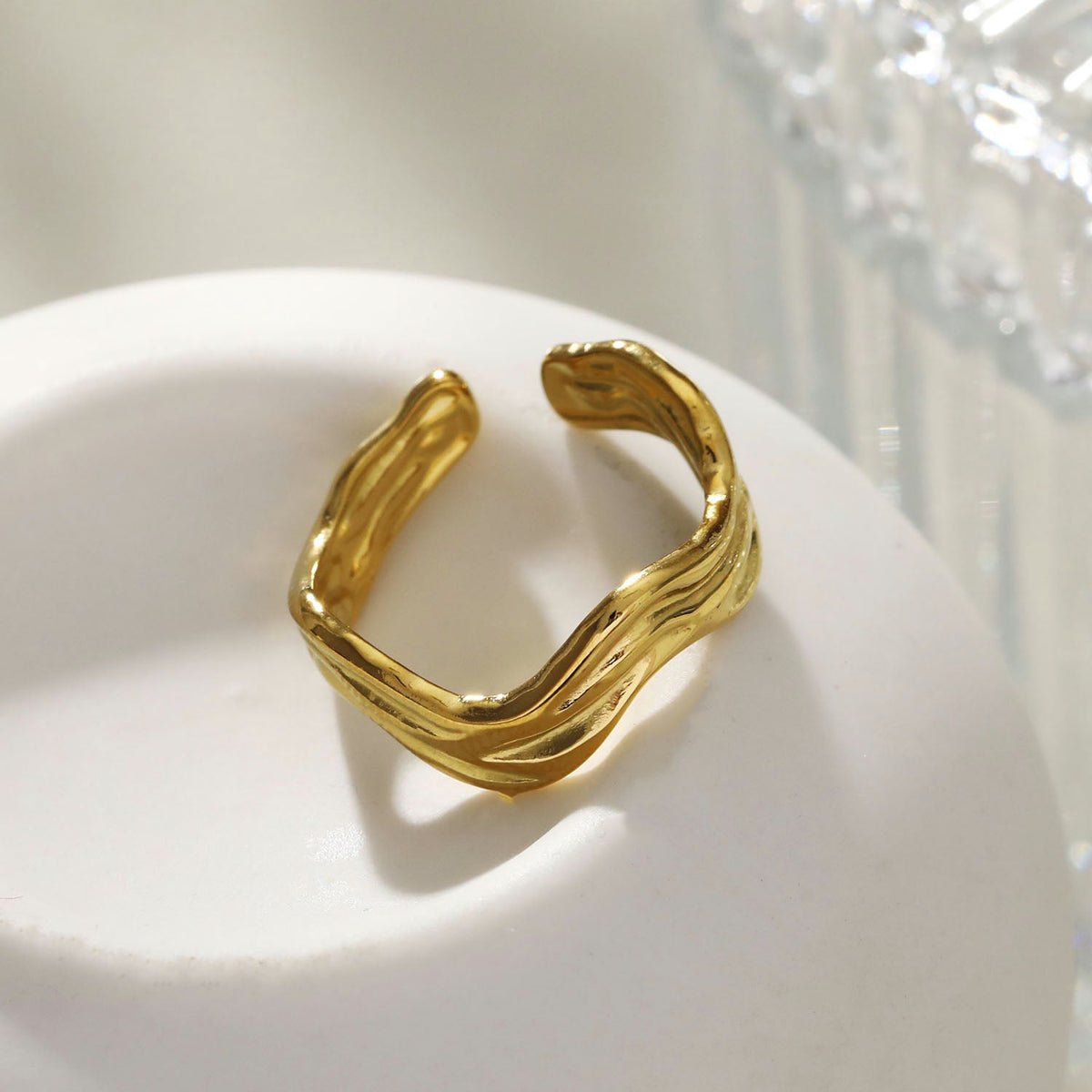 Bague texturée KALIA en forme ondulée