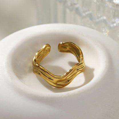 Bague texturée KALIA en forme ondulée