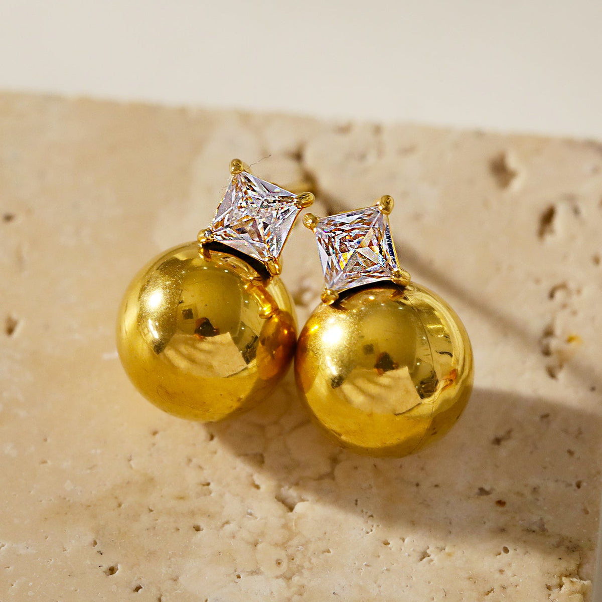 LETTRA : Boucles d'oreilles clous perles-billes et zircon cubique