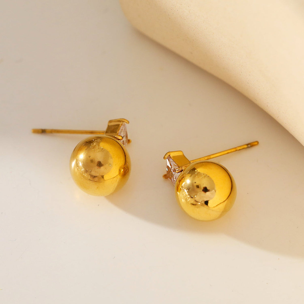 LETTRA : Boucles d'oreilles clous perles-billes et zircon cubique