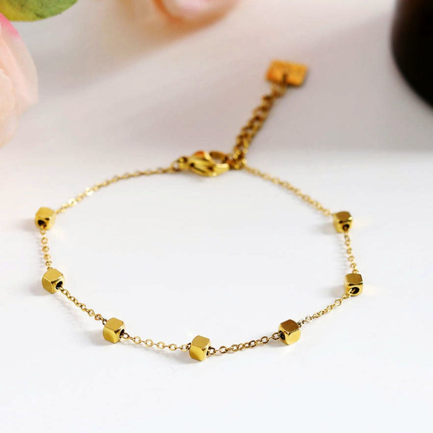 Bracelet EFFIE perles carrées dorées