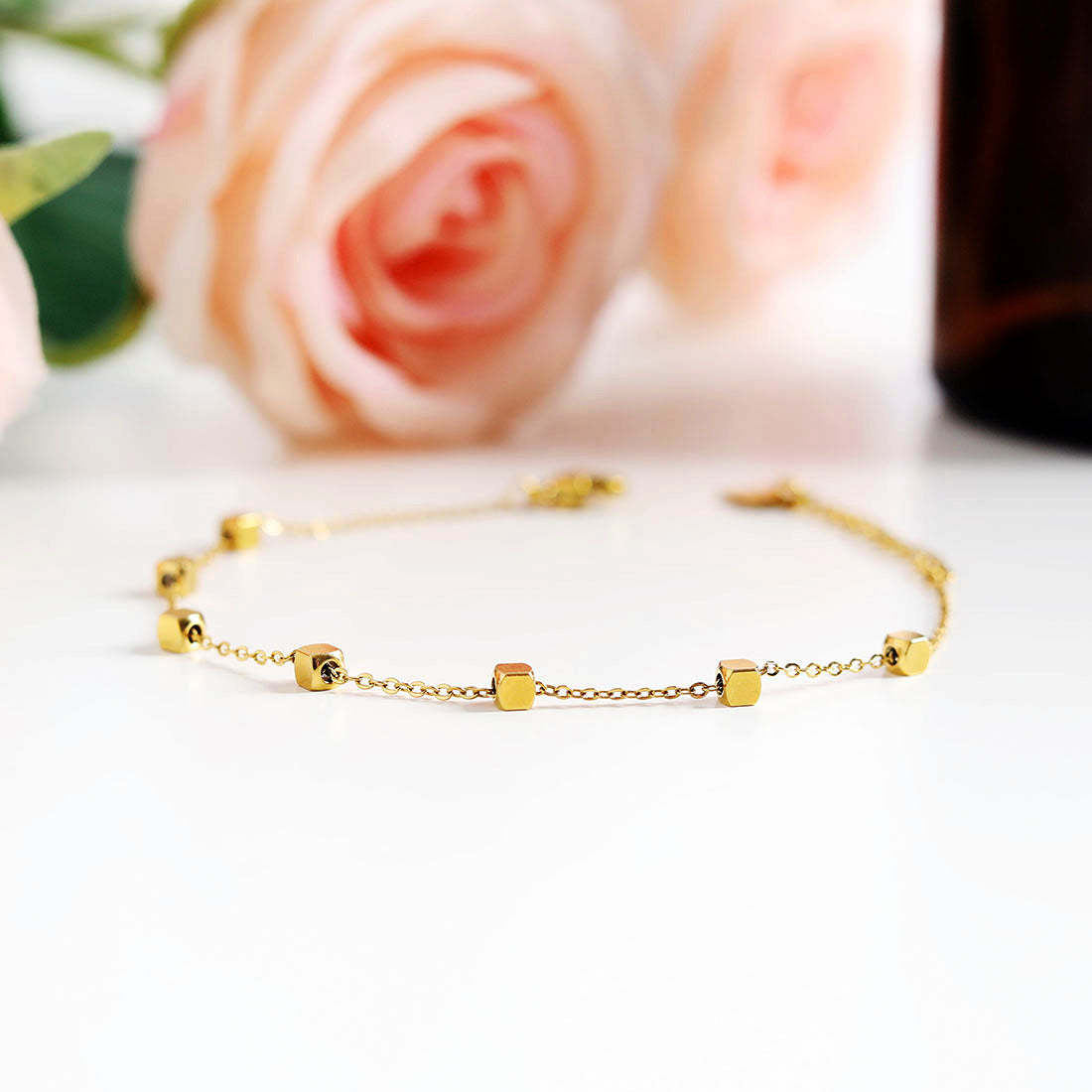 Bracelet EFFIE perles carrées dorées