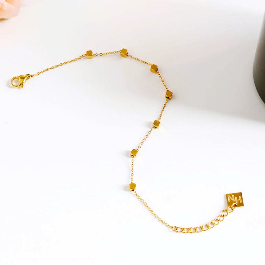 Bracelet EFFIE perles carrées dorées