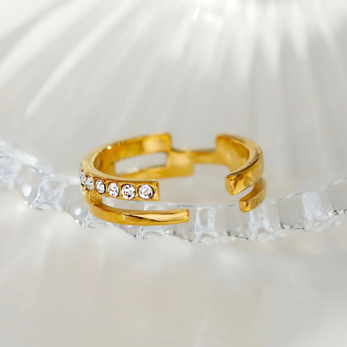 PEDRA: Parallel Multi Stacked Zirconia Embellished Ring