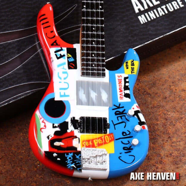 Réplique de guitare basse miniature Psycho Flea Signature de Flea (objet de collection)