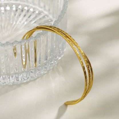 Style RENIE : Bracelet Overpass triple épaisseur avec motifs crantés