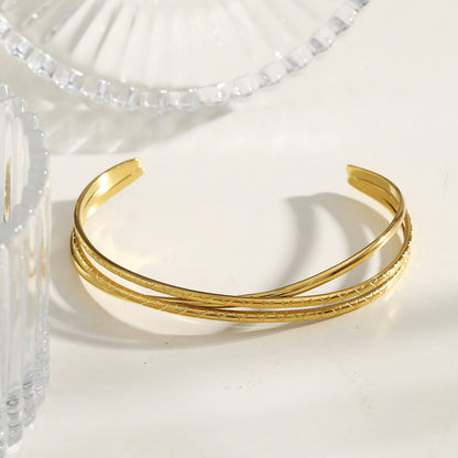 Style RENIE : Bracelet Overpass triple épaisseur avec motifs crantés